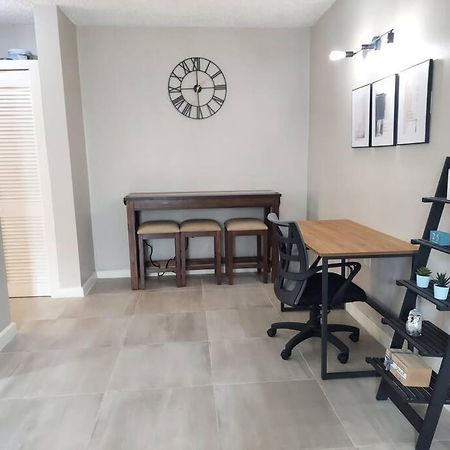Modern Apartment At The Worthington Kingston Buitenkant foto